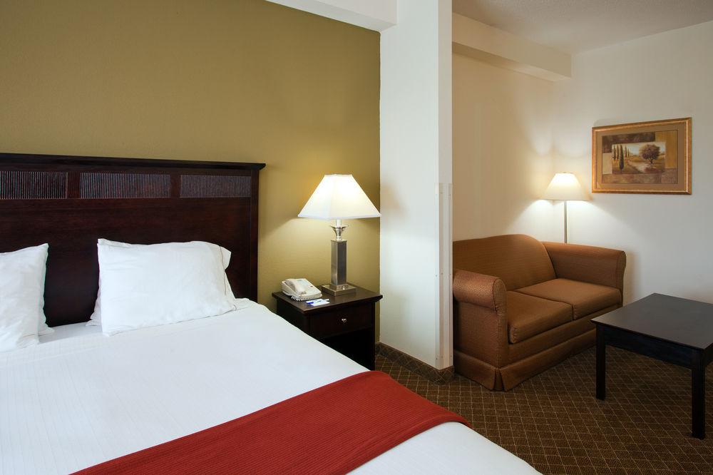 Express & Suites- By Ihg
