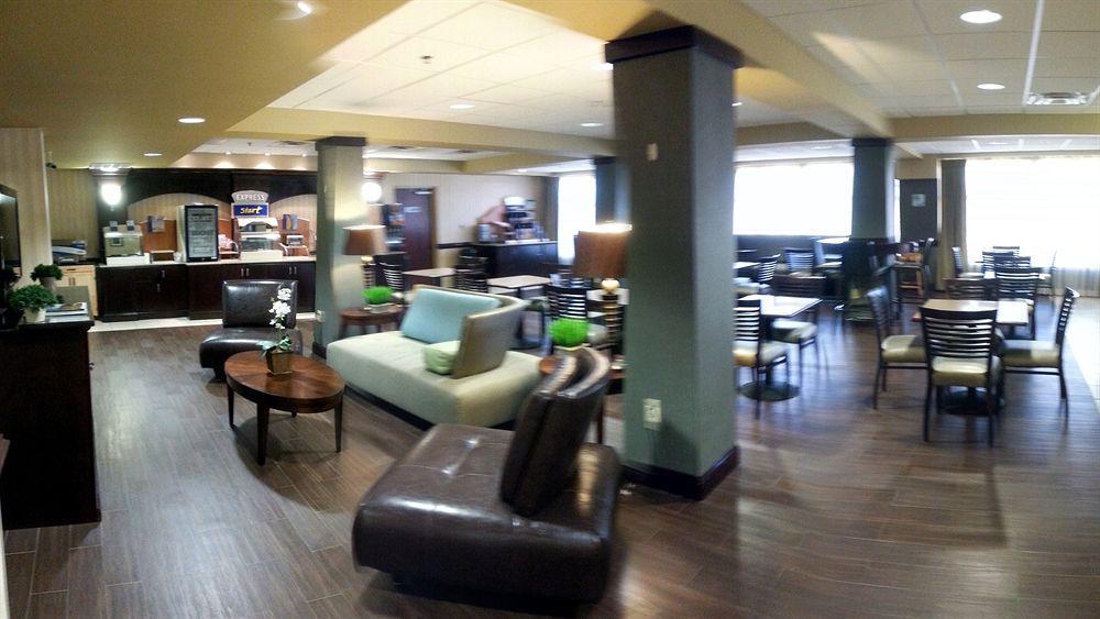 Express & Suites- By Ihg 3*