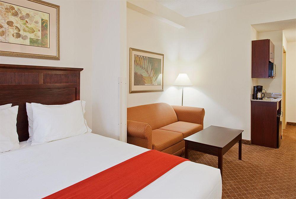 Express & Suites- By Ihg