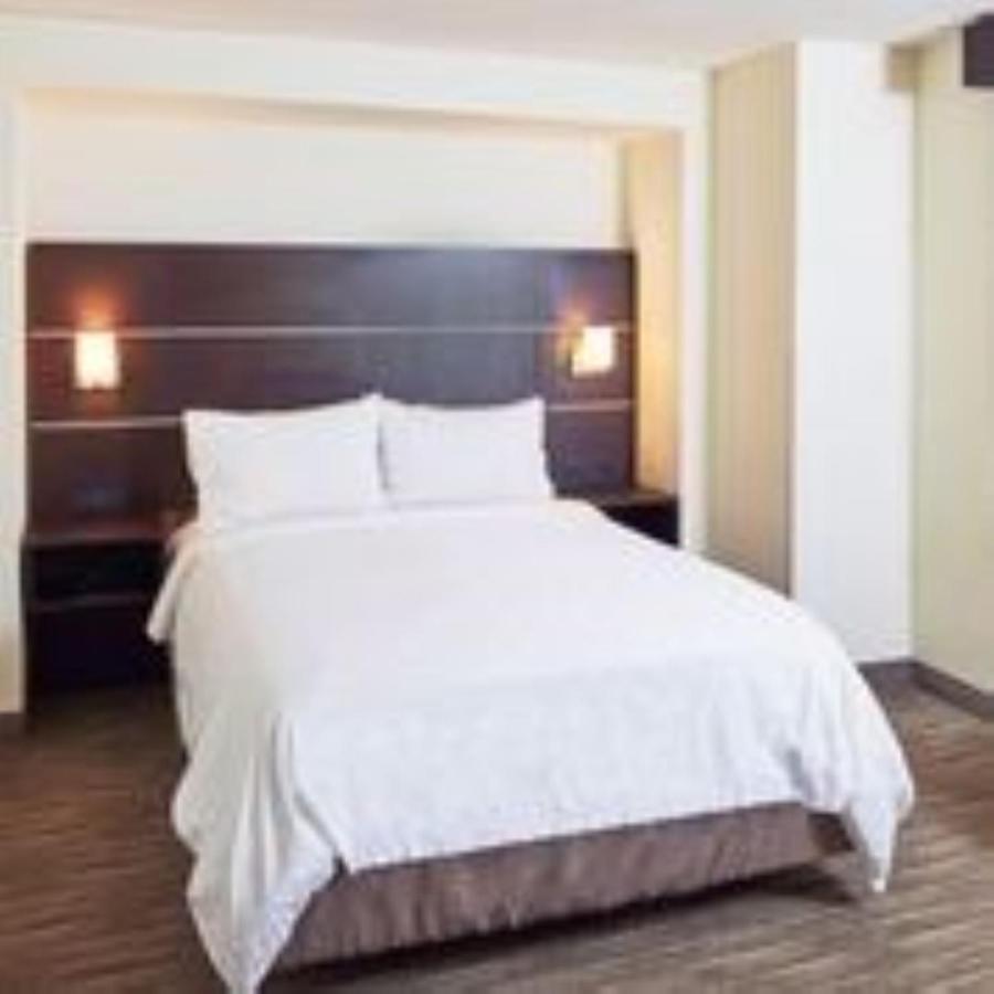 Express & Suites- By Ihg 3* Gadsden
