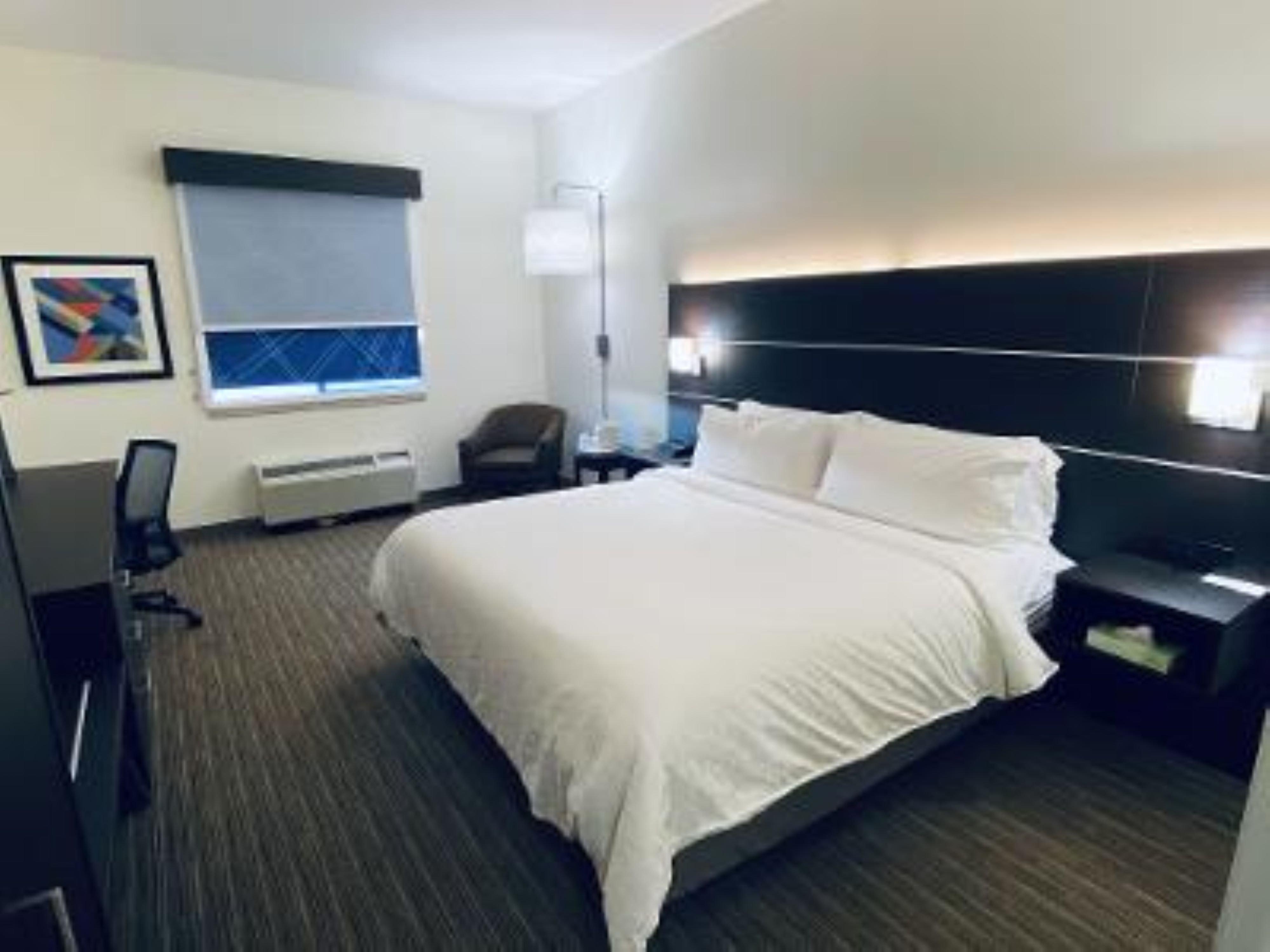Hotel Express & Suites- By Ihg 3*