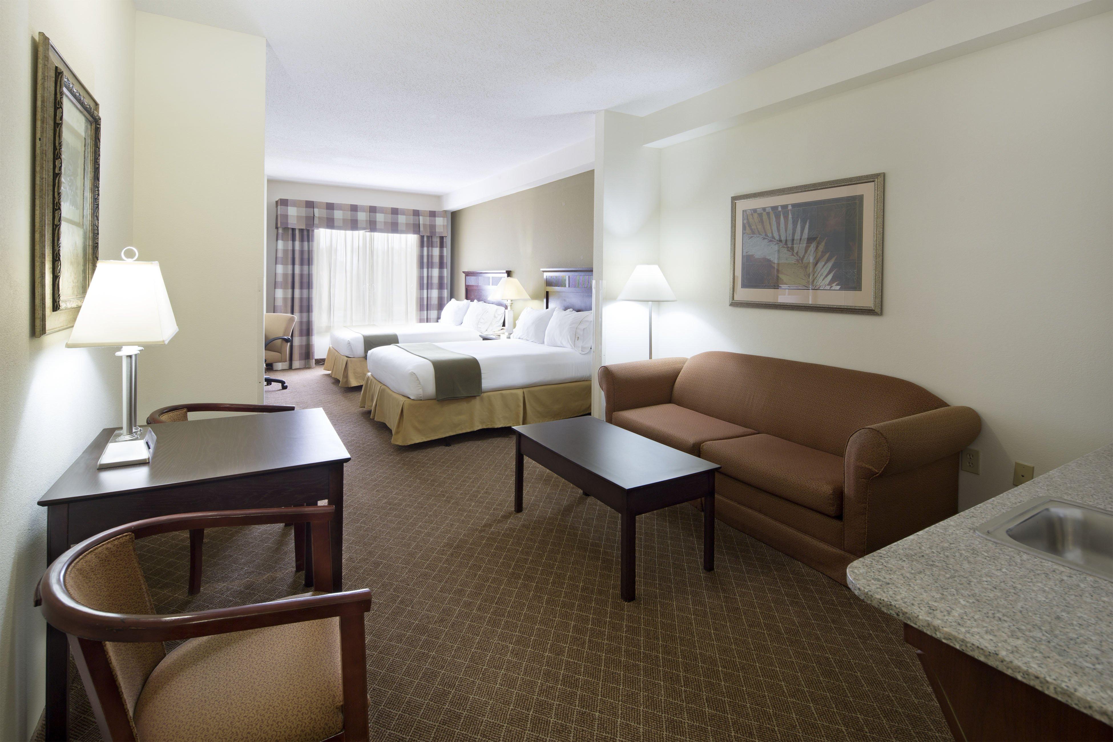 Hotel Express & Suites- By Ihg 3*