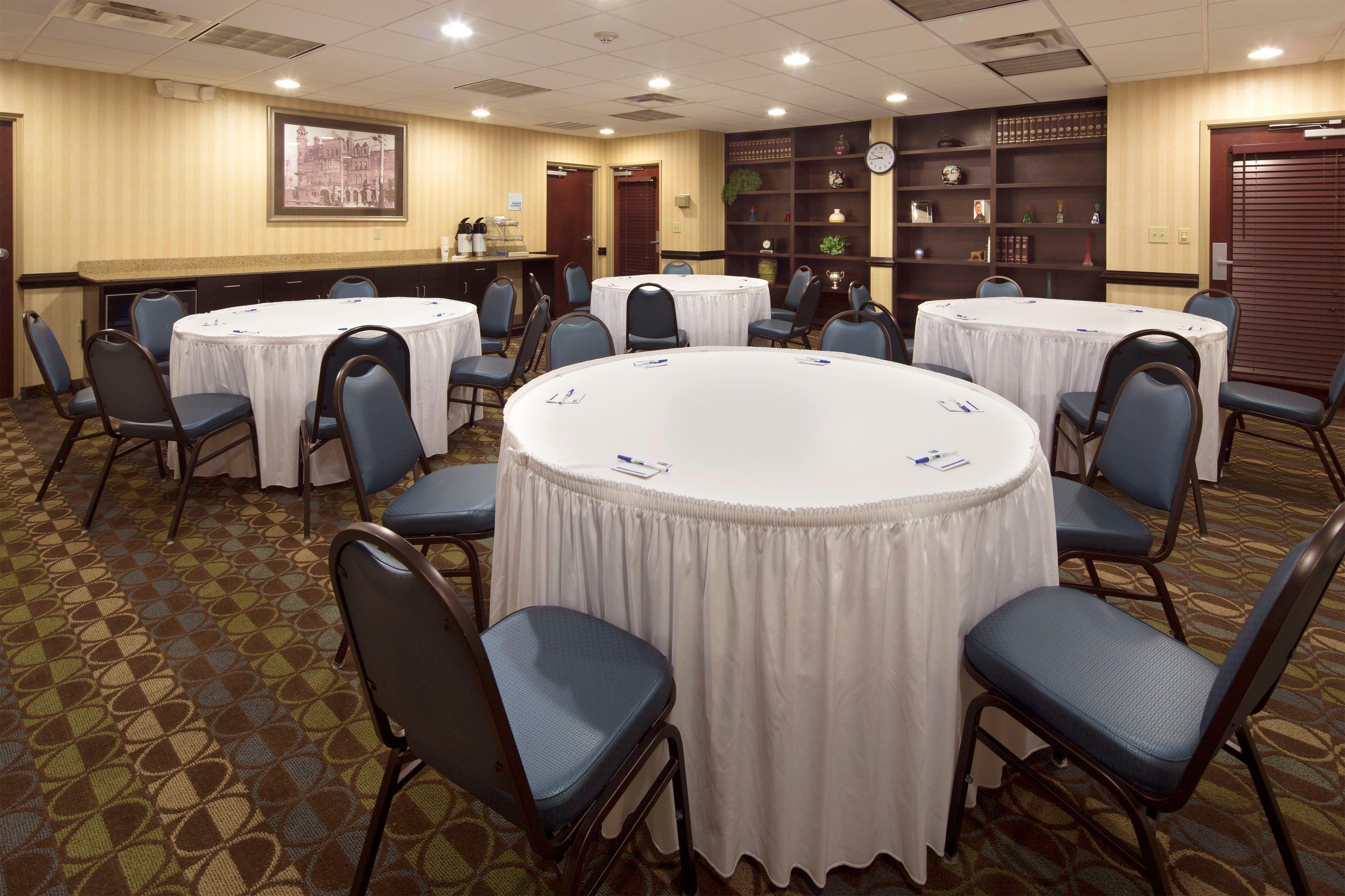 Express & Suites- By Ihg Gadsden