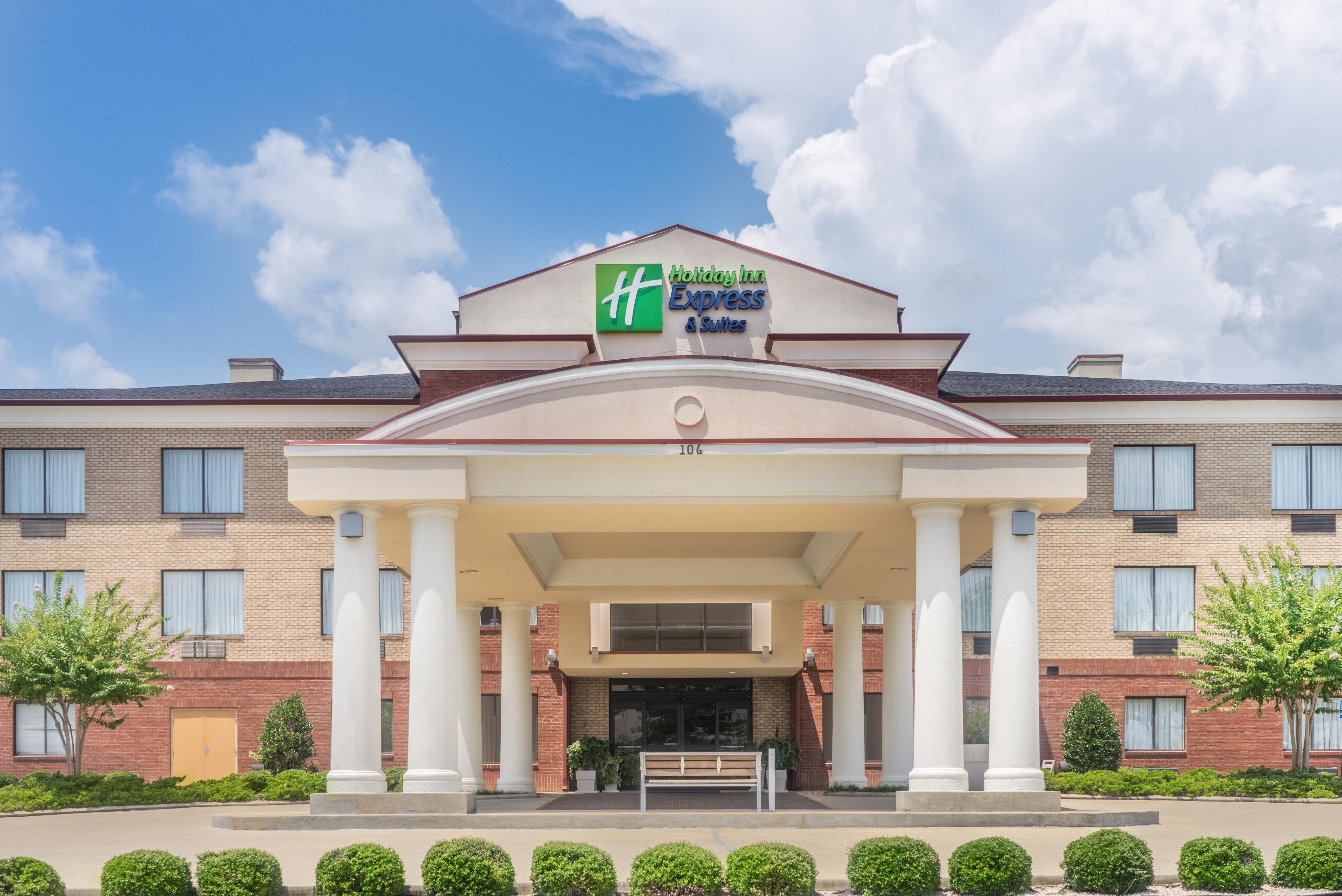 Hotel Express & Suites- By Ihg 3*