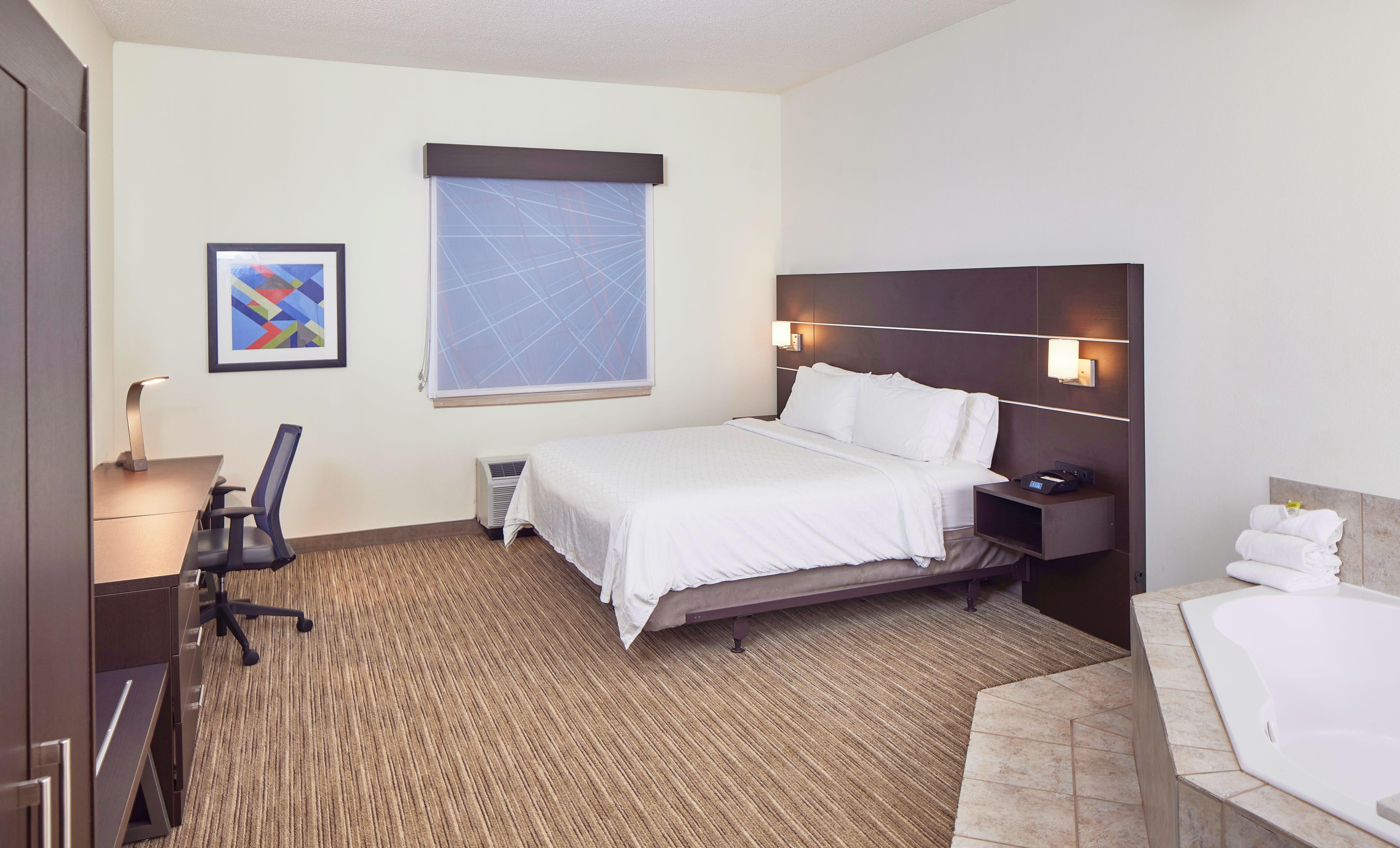 Express & Suites- By Ihg Gadsden