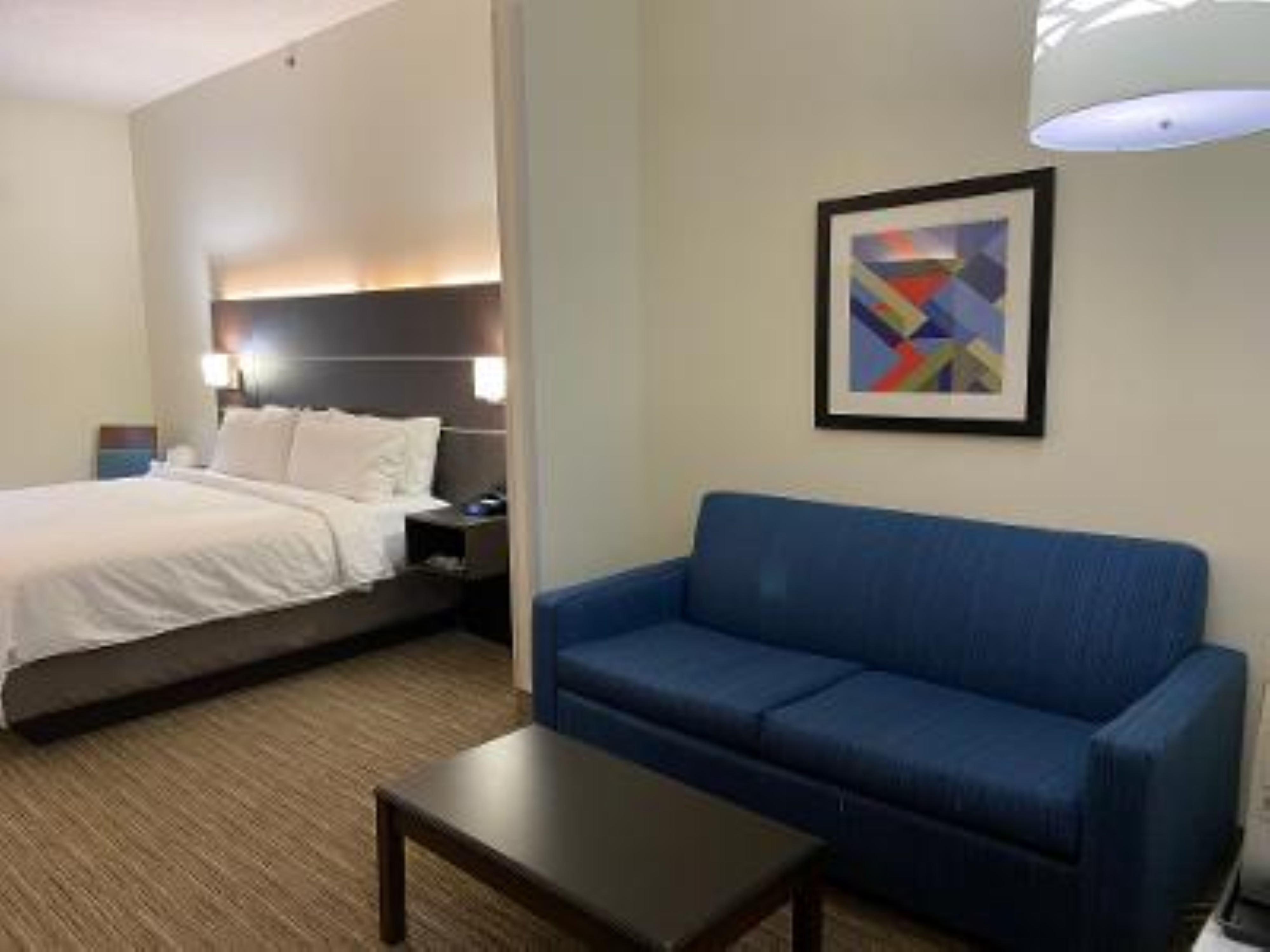 Hotel Express & Suites- By Ihg Gadsden