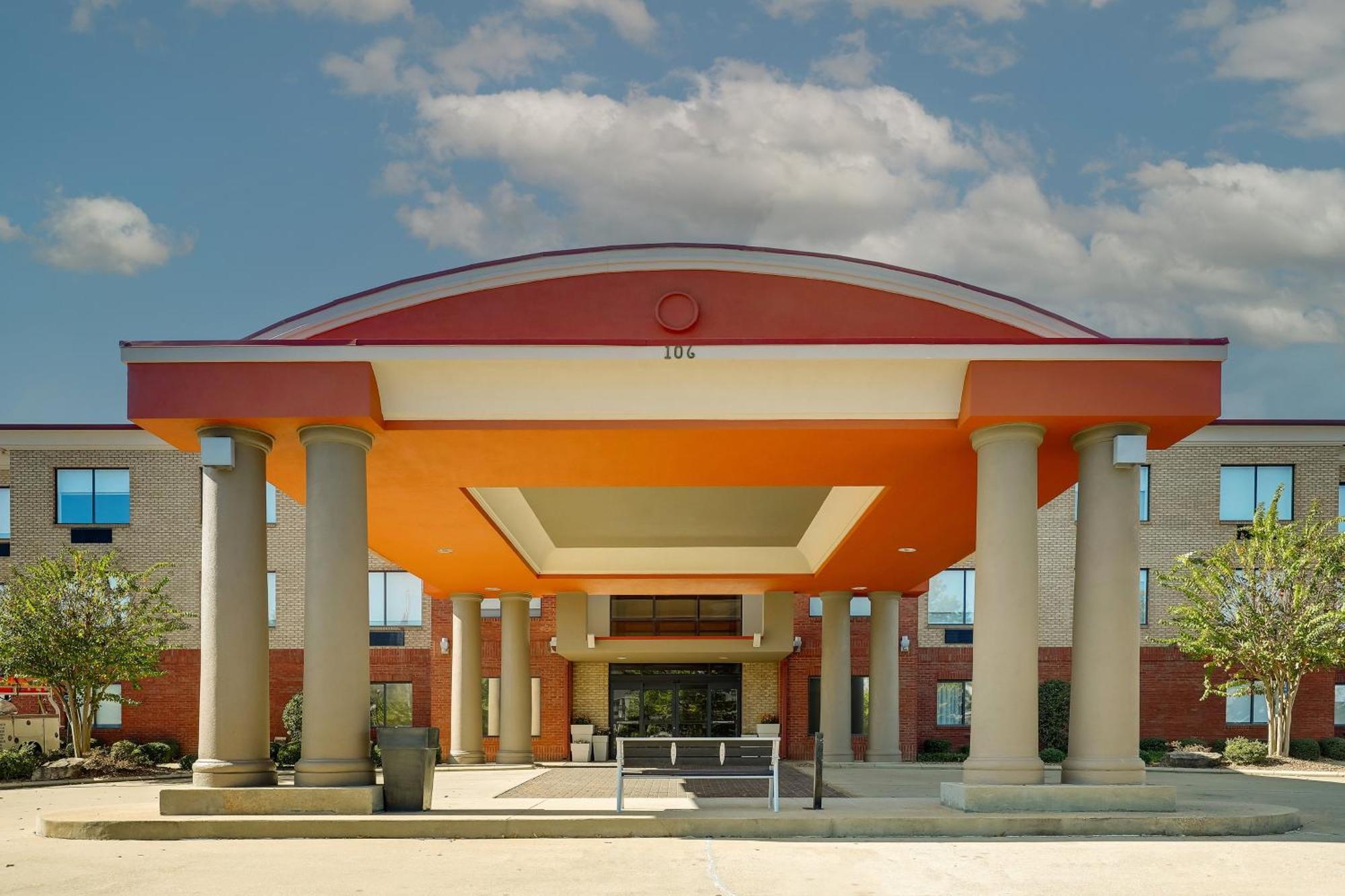 Express & Suites- By Ihg Gadsden