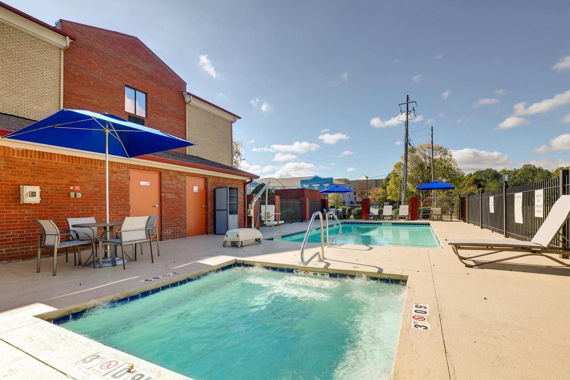 Hotel Express & Suites- By Ihg Gadsden