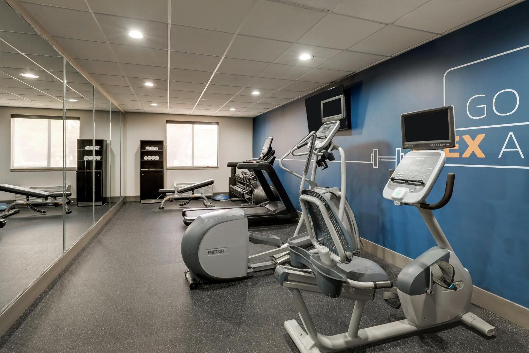 Express & Suites- By Ihg Hotel Gadsden