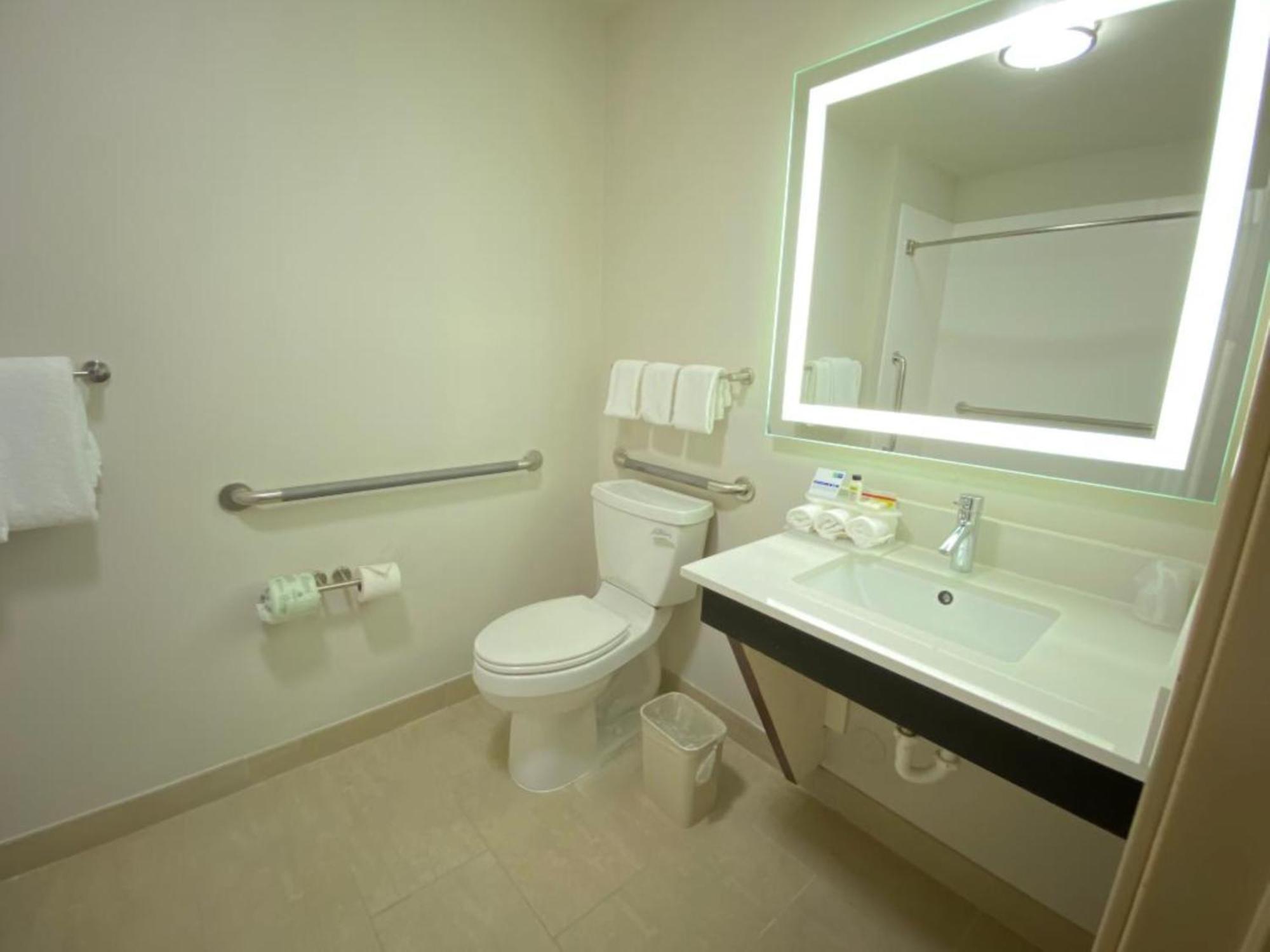 Express & Suites- By Ihg Gadsden