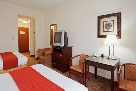Hotel Express & Suites- By Ihg 3*