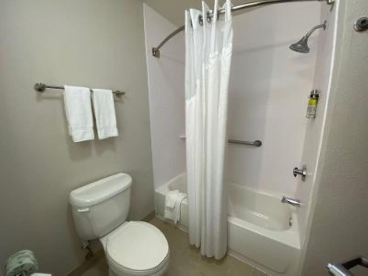 Hotel Express & Suites- By Ihg 3*
